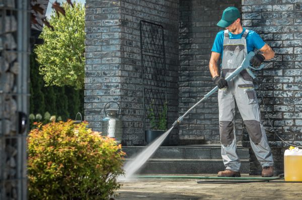 Cost of Outside House Cleaning in Elgin