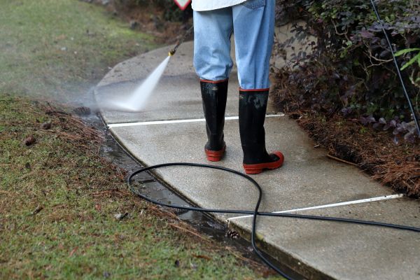 Sidewalk Pressure Cleaning in Elgin