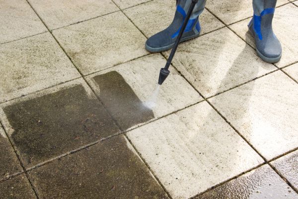 Outdoor Concrete Cleaning in Elgin